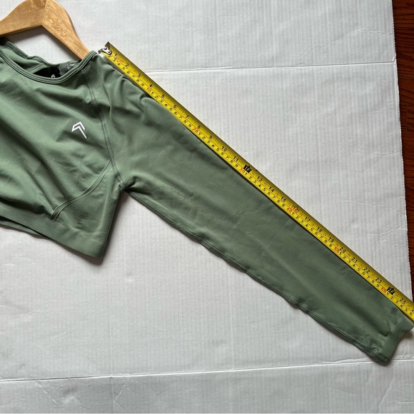 ONER ACTIVE CLASSIC CROPPED LONG SLEEVE TOP SAGE MEDIUM NWT - Picture 8 of 9